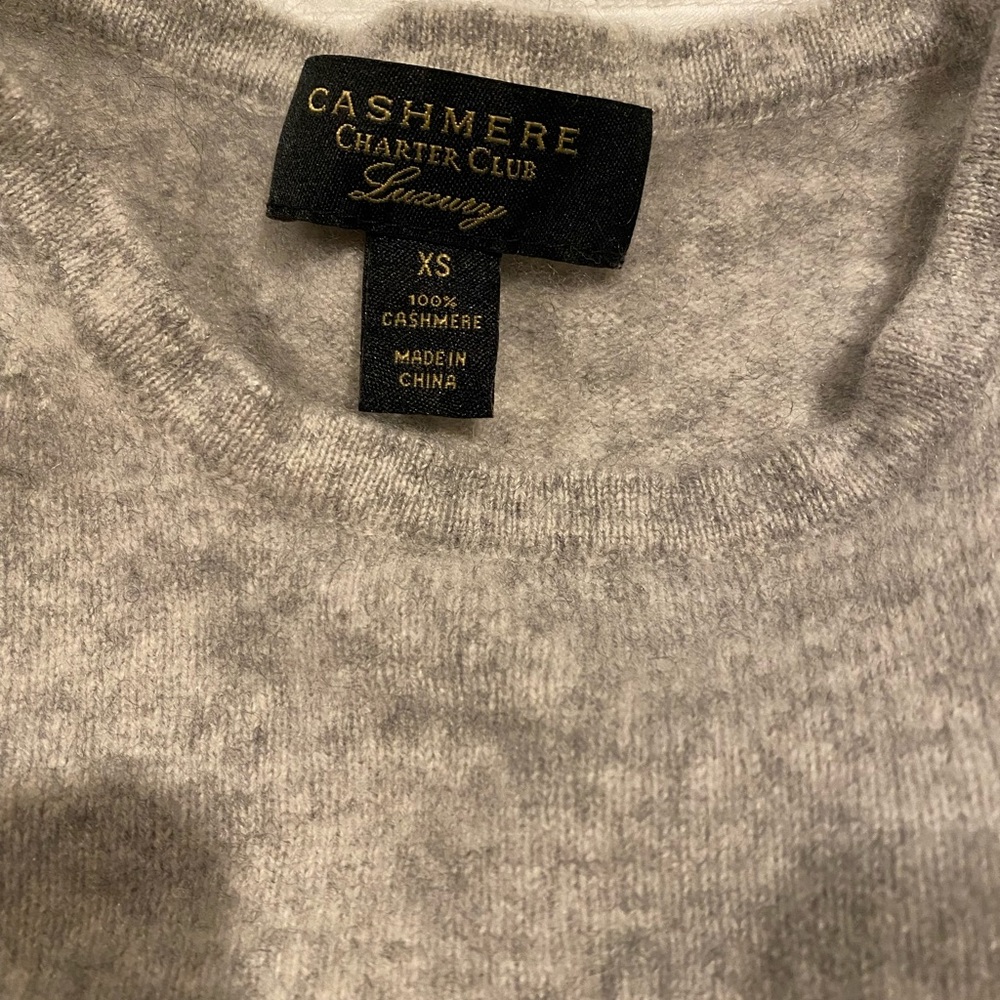 Women’s Cashmere Sweater - Picture 2 of 3